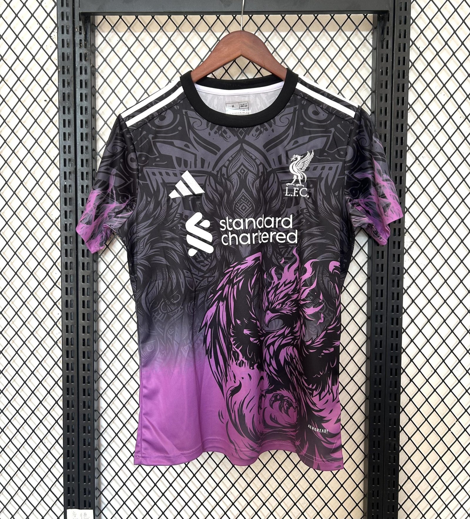 26f832ed_c6486d86-2c1d-4821-9c70-6907289fe84e.jpg Liverpool Jersey Special Edition II 2025/2026 - Retro Football Shirt, view 4