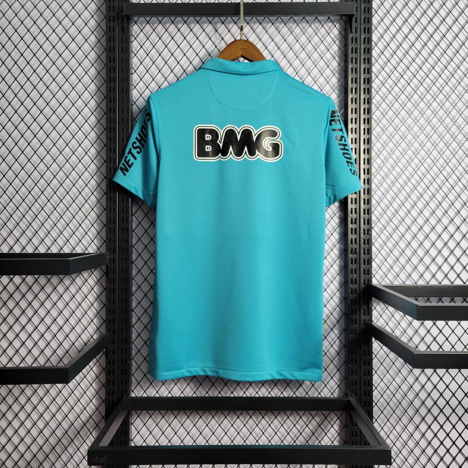 8_48faf8f2-1b02-4d1a-a909-1e8702e3780f.jpg Santos third 12/13 Retro - Retro Football Shirt, view 3