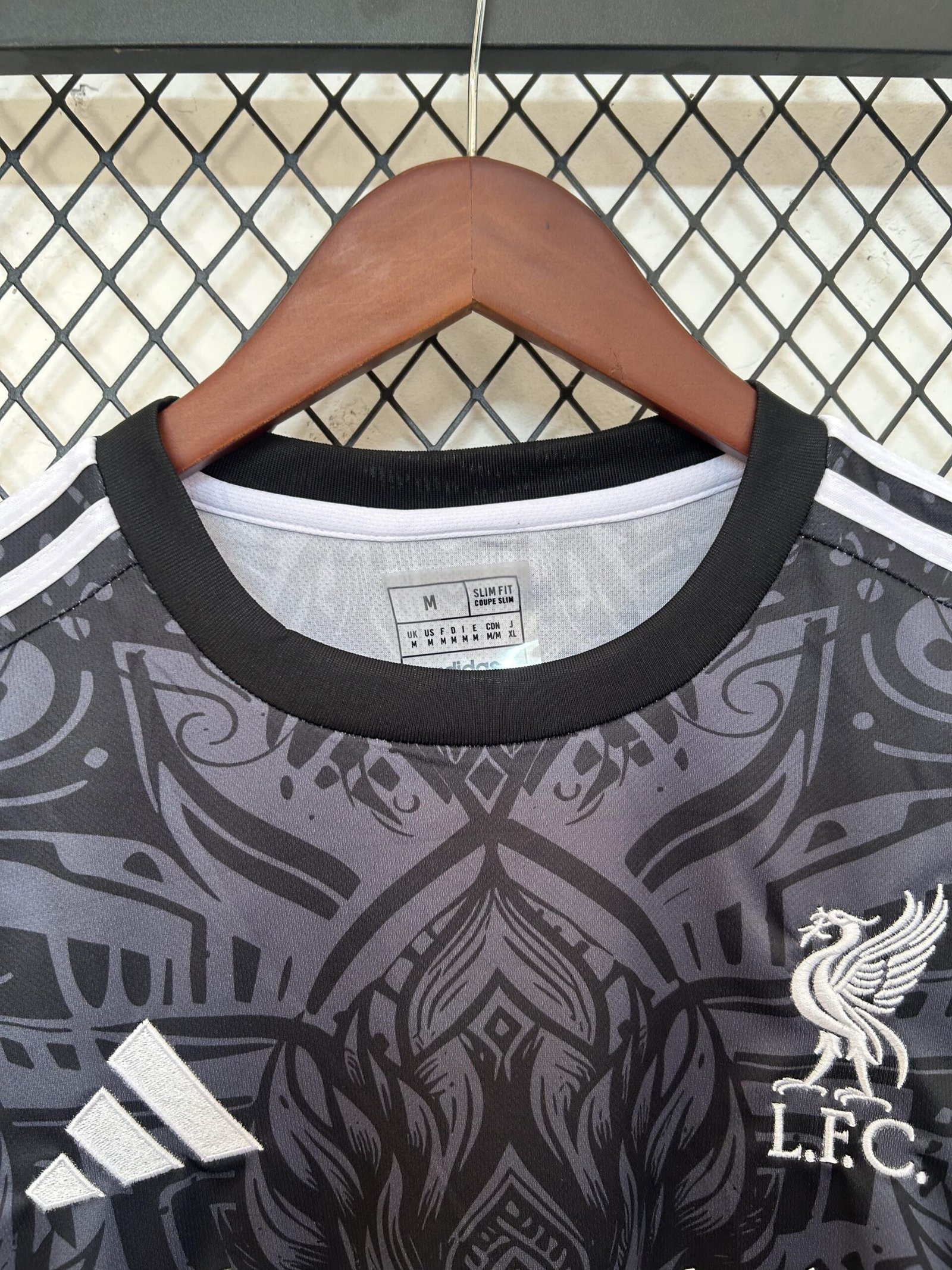 9171486d_db36063f-0647-46ae-b7bd-5a050152d1b0.jpg Liverpool Jersey Special Edition II 2025/2026 - Retro Football Shirt, view 7