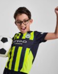 ManchesterCityFC2024_25Away_9a10487f-b767-42cb-82dd-31a0a8be1482.jpg