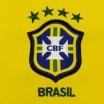 camisa-retro-selecao-brasileira-1998-33feb46d0ecb02067e17122989893966-640-0_11zon-removebg-preview_11zon_22510f7b-1928-4033-8206-49e06a22f161.jpg