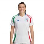 italy-24-25-woman-euro-away-807.jpg